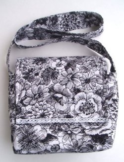Black & White Flowered Purse (click to enlarge)